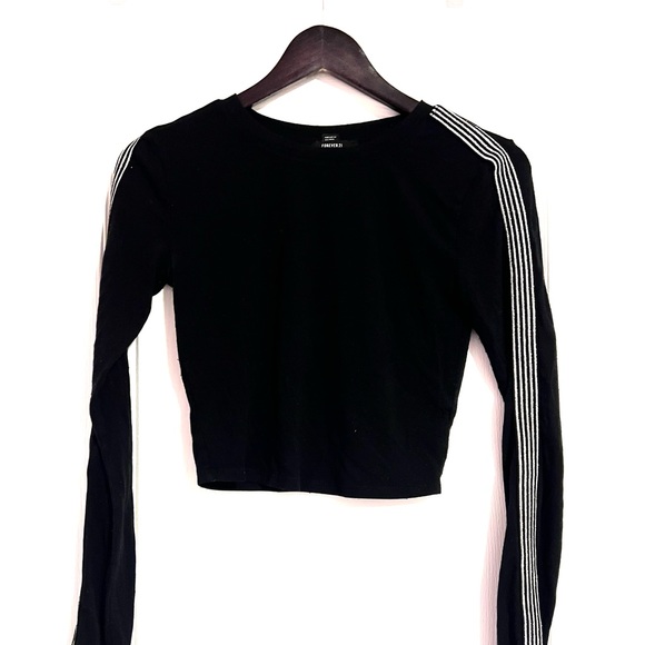 🟪 Forever 21 black long sleeve crop top with glitter stripes - Picture 1 of 5